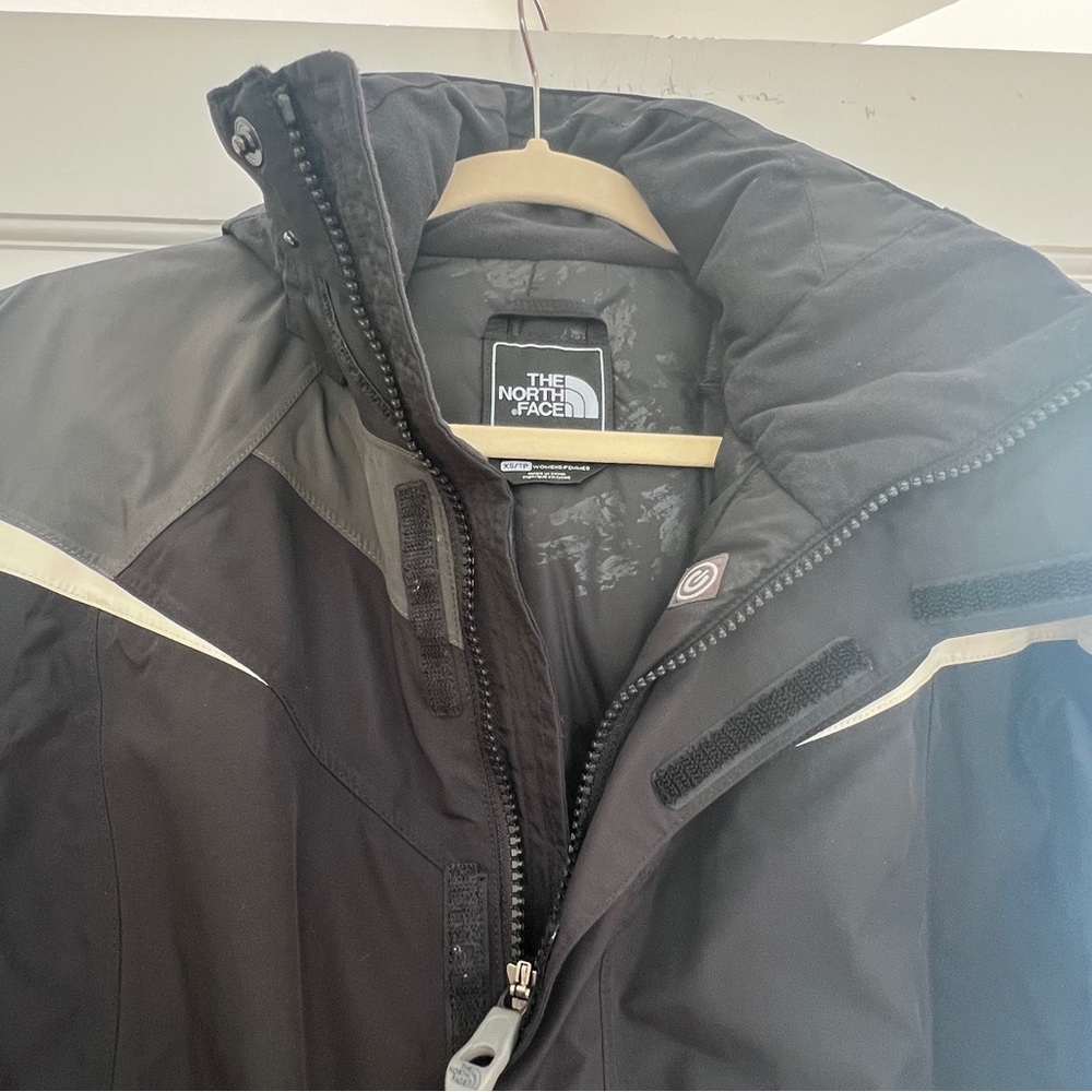 The North Face Women HyVent Black and Gray Jacket - Picture 2 of 10